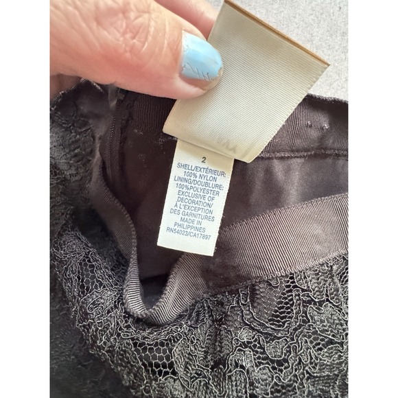 Old Navy Women's Sz 2 Black Lace Lined Skirt Just Below Waist Flared Goth Rock - Picture 6 of 8